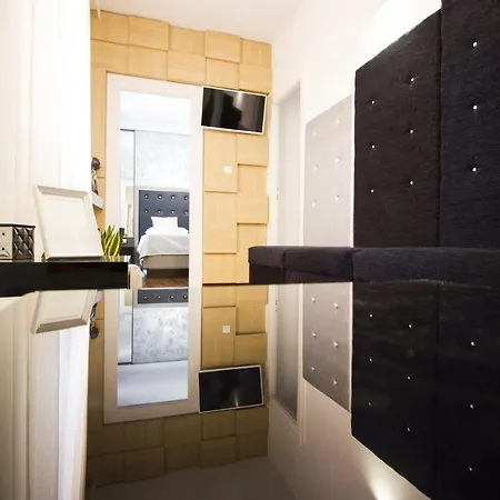 Argentum Luxury Apartment *