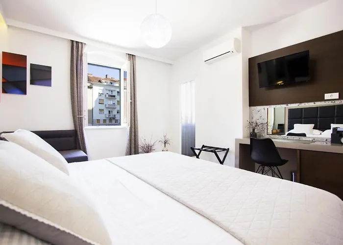 Argentum Luxury Apartment